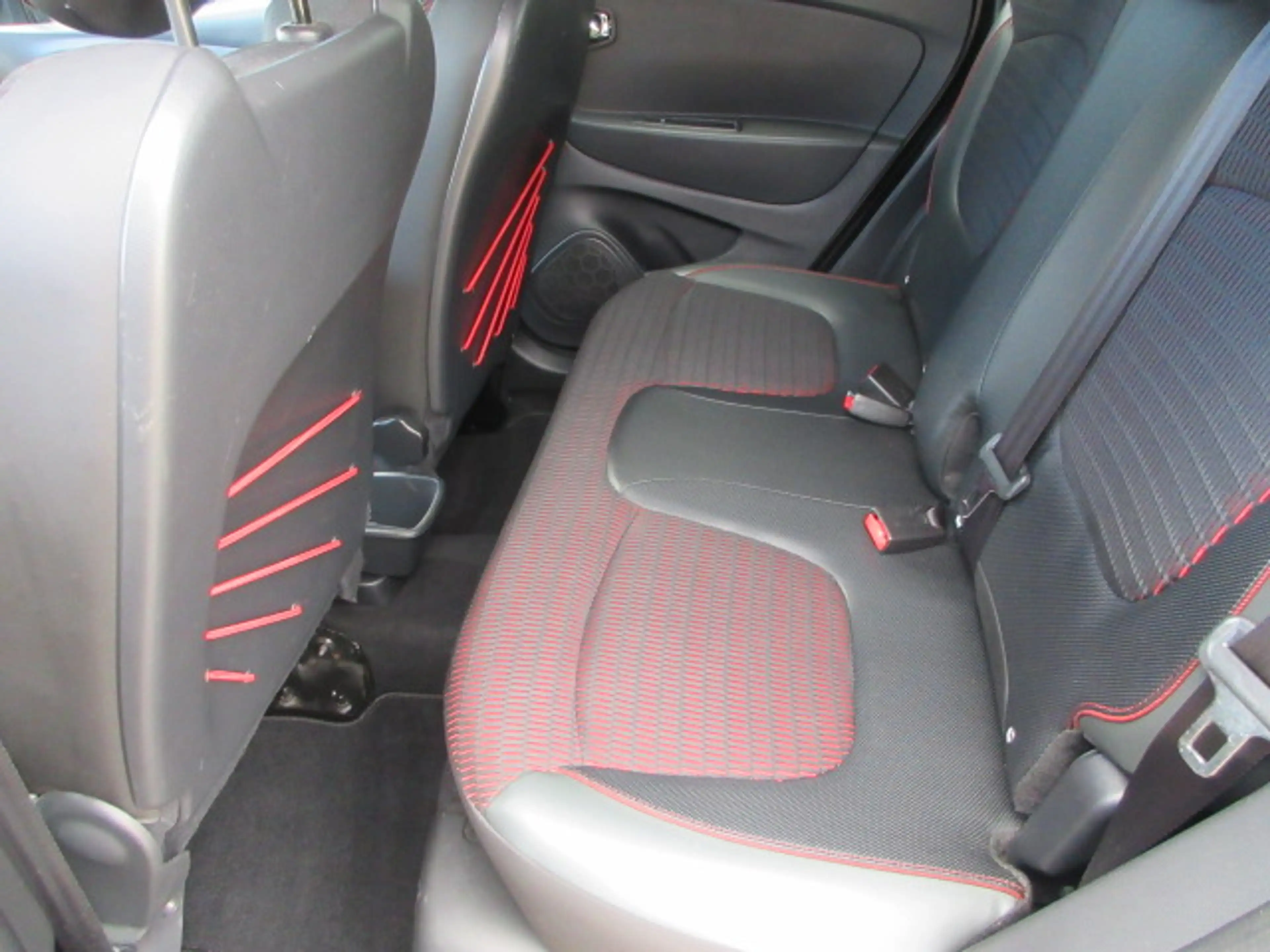 Renault Captur TCe 120pk EDC Helly Hansen — photo 4