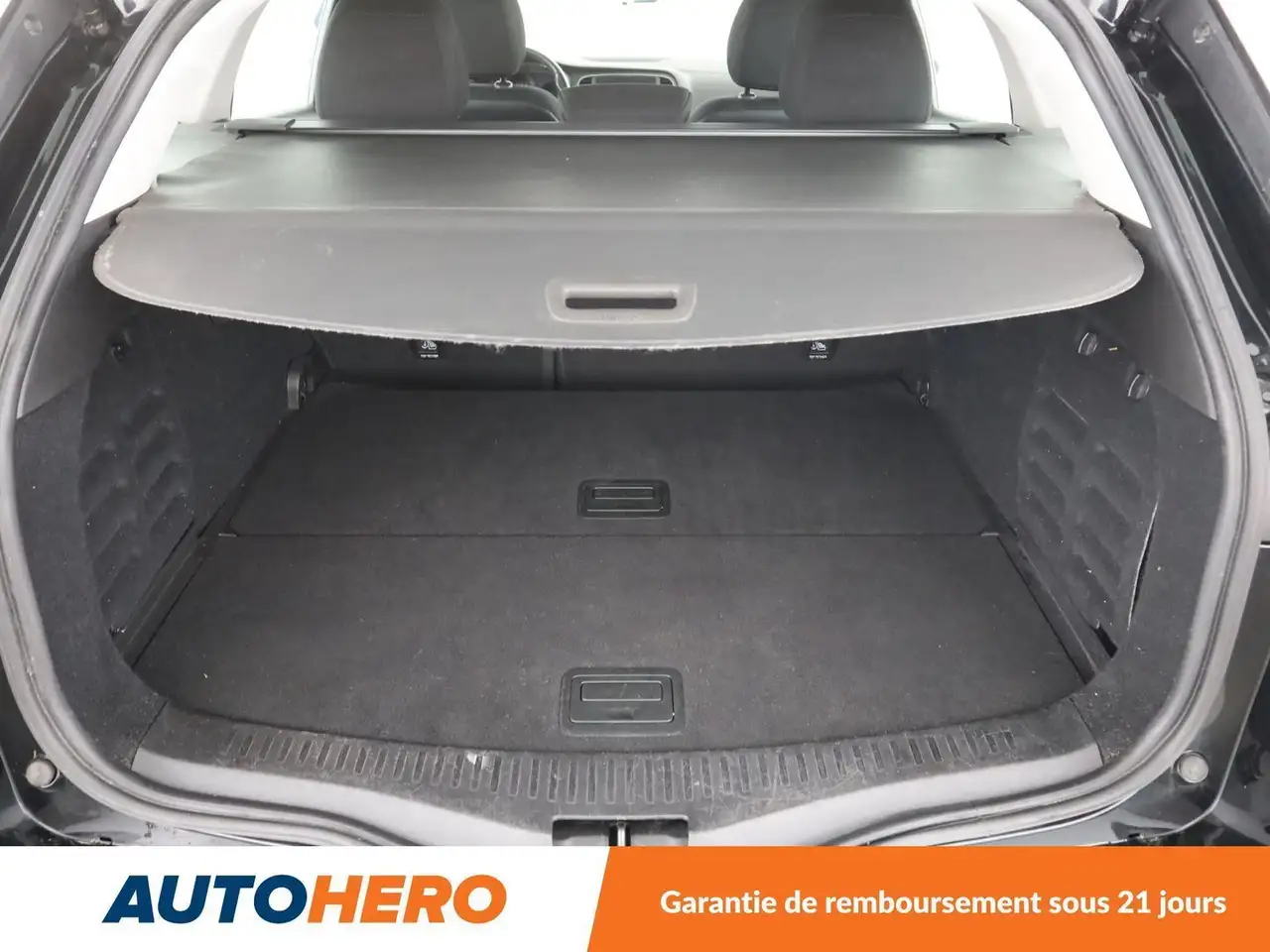 Renault Megane Citadine 5 portes — photo 17