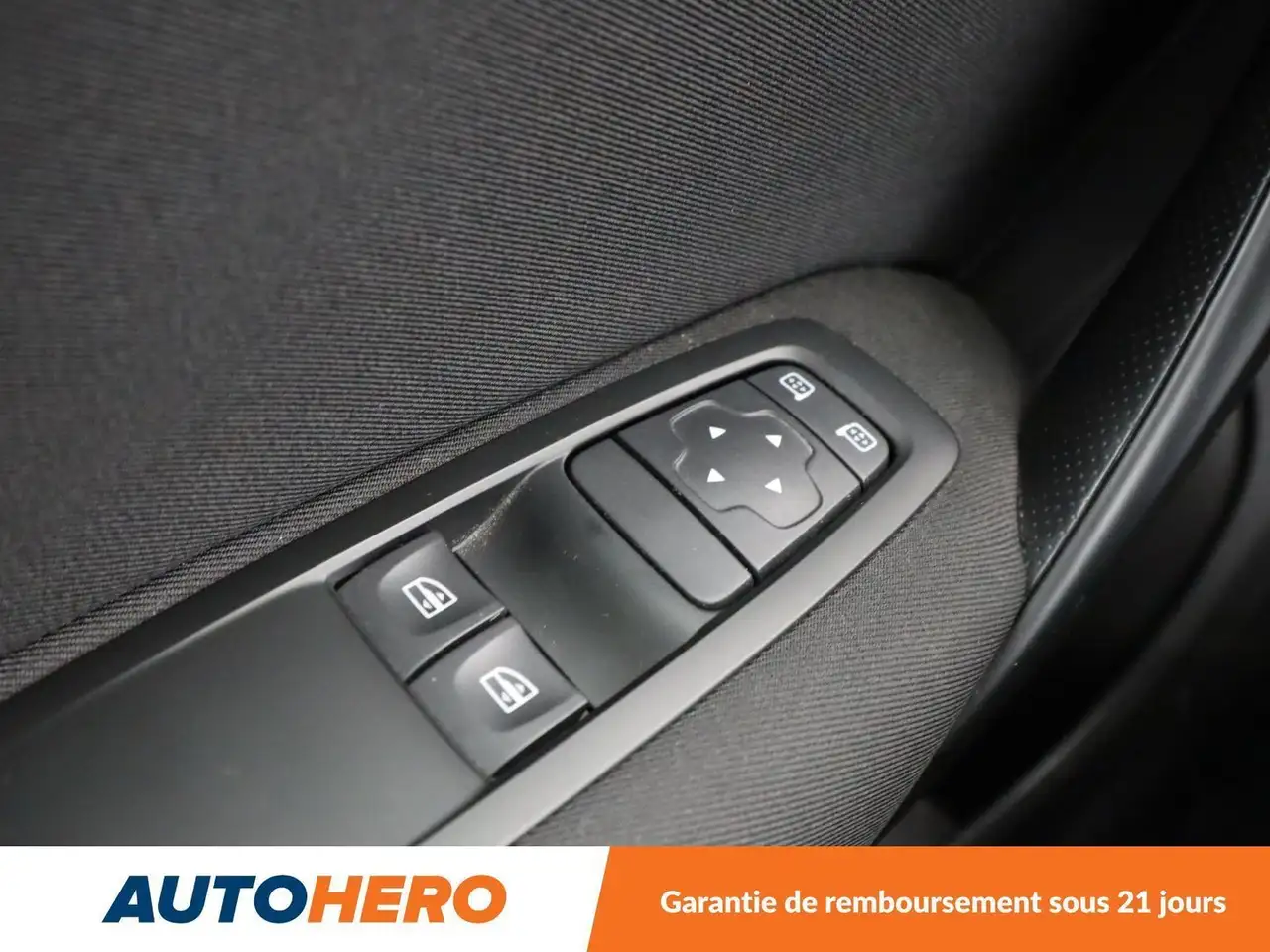 Renault Megane Citadine 5 portes — photo 24