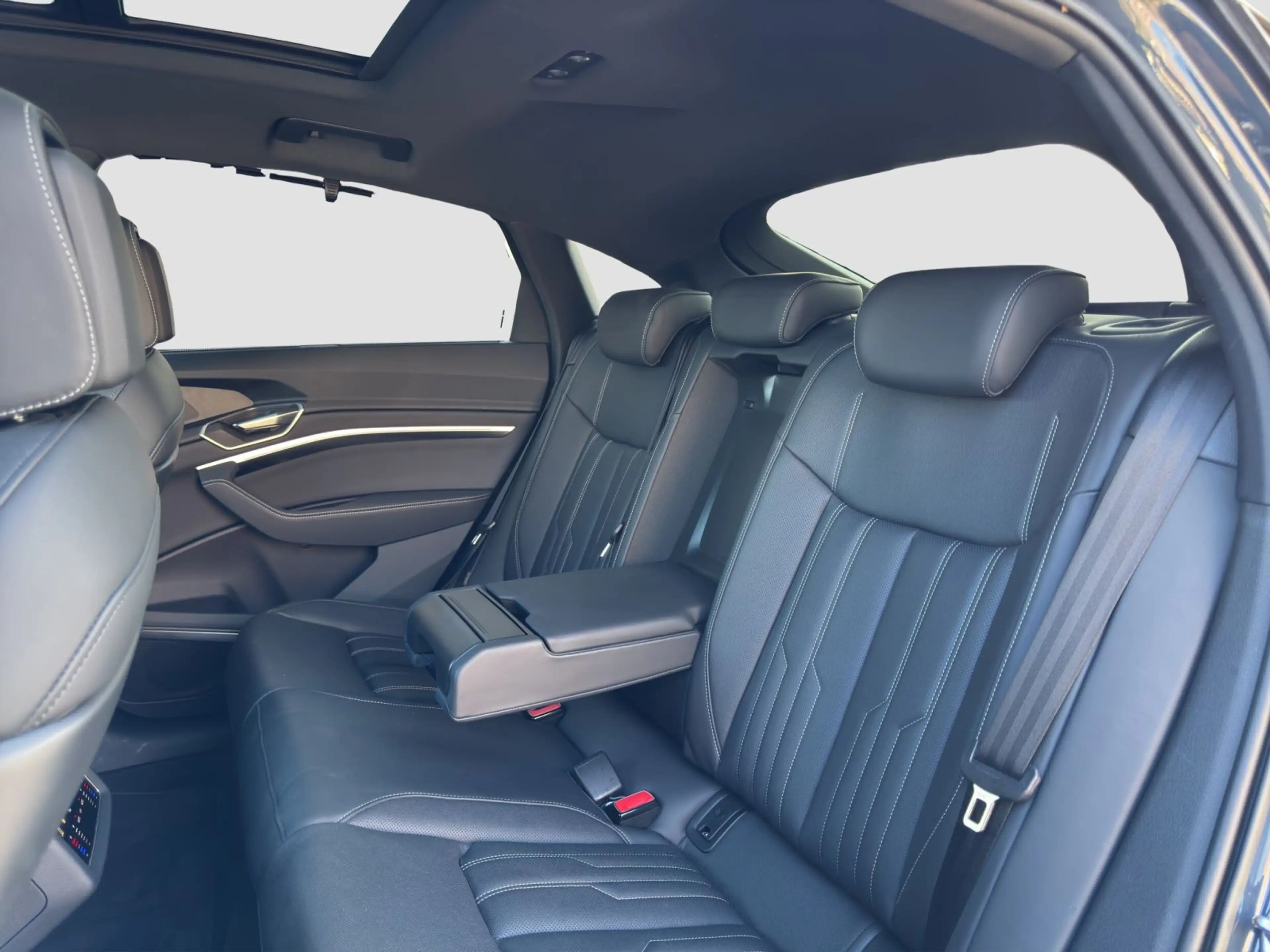 Audi Q8 e-tron Q8 Sportback 55 e-tron quattro S line Digitales — photo 12