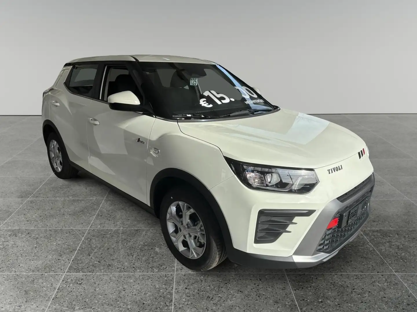 KGM Tivoli MUST 1.5 Turbo GDI 135 CV Weiß - 2