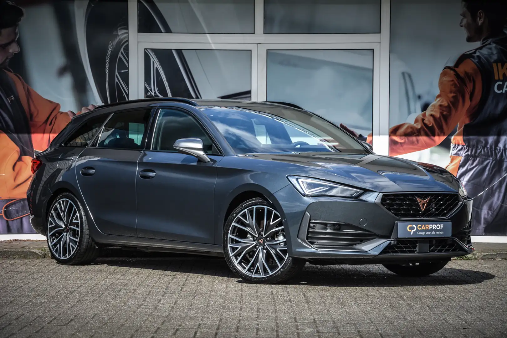 CUPRA Leon Sportstourer 1.4 e-Hybrid 204pk DSG Matrix/Pano Grijs - 2