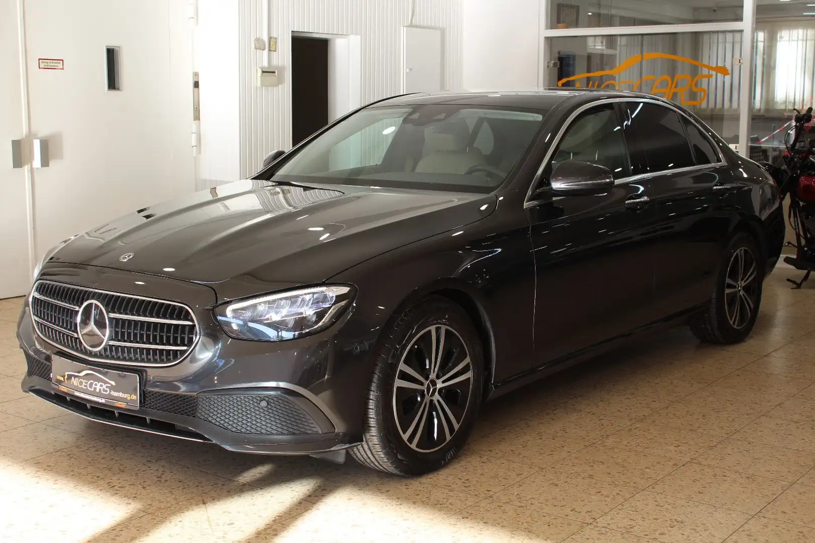 Mercedes-Benz E 220 d"Exclusive"Memory"LederBeige"8XBreifung"TW Grijs - 2