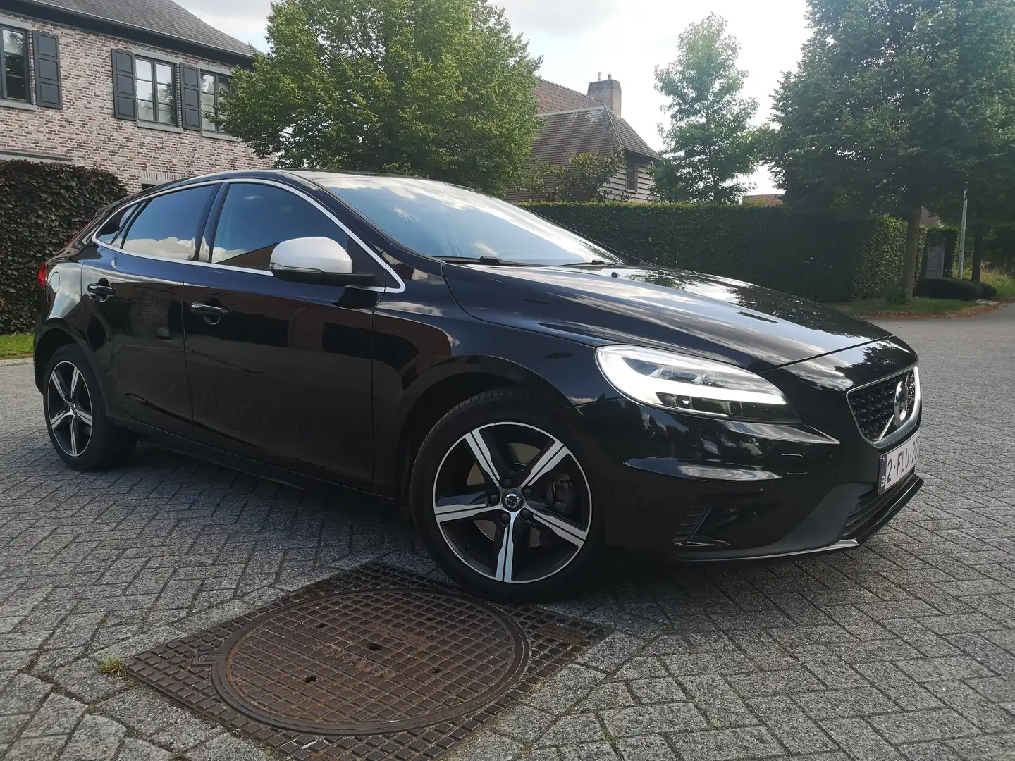 Volvo V40 V40 T2 Geartronic RDesign crna - 1