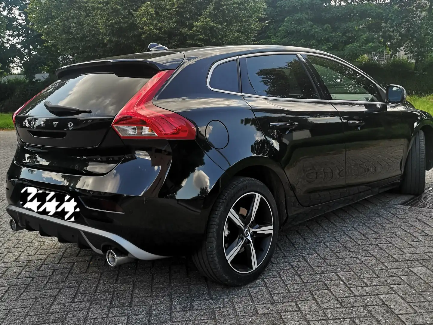 Volvo V40 V40 T2 Geartronic RDesign crna - 2