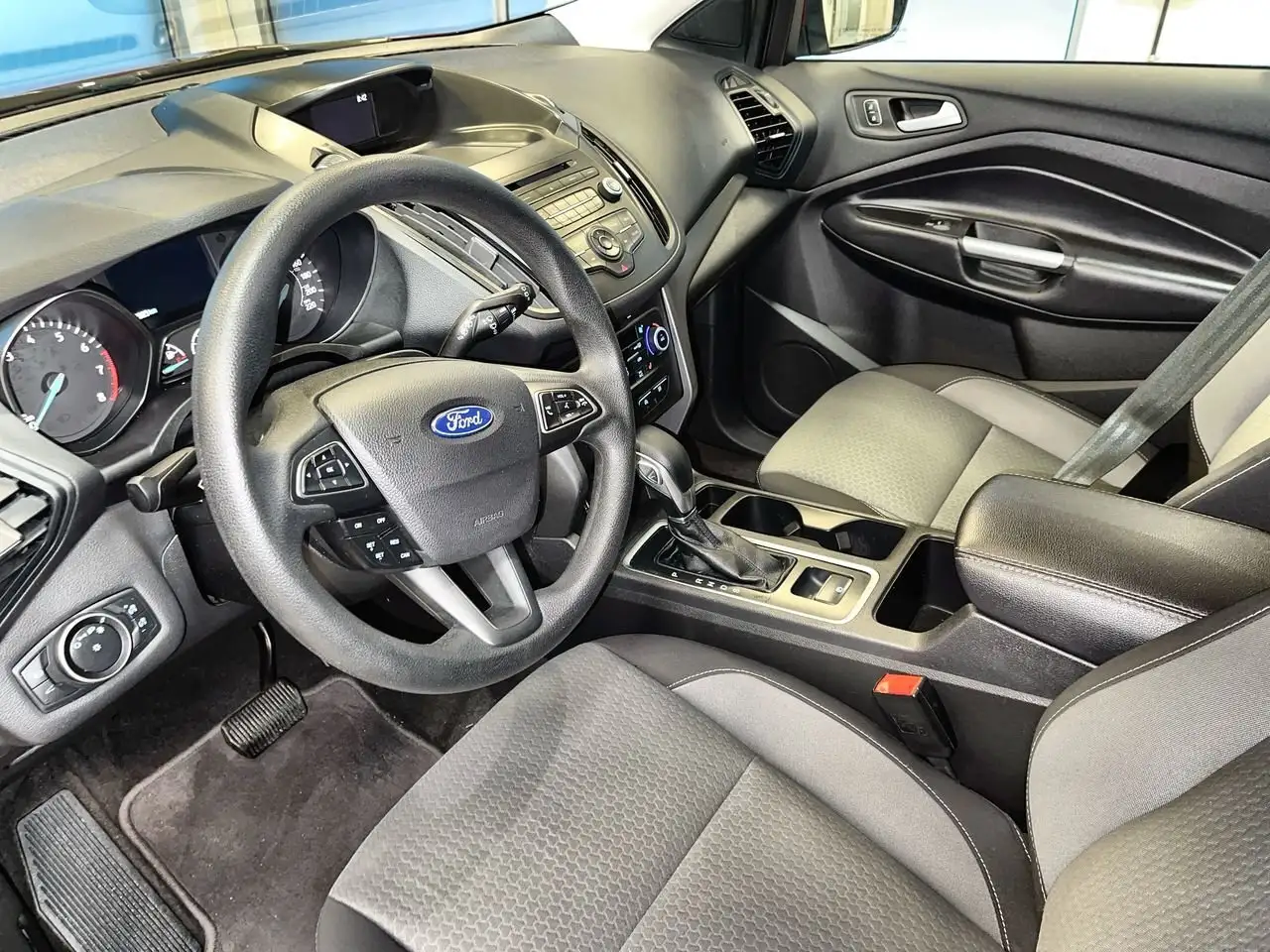 Ford Escape снимка Ford Escape