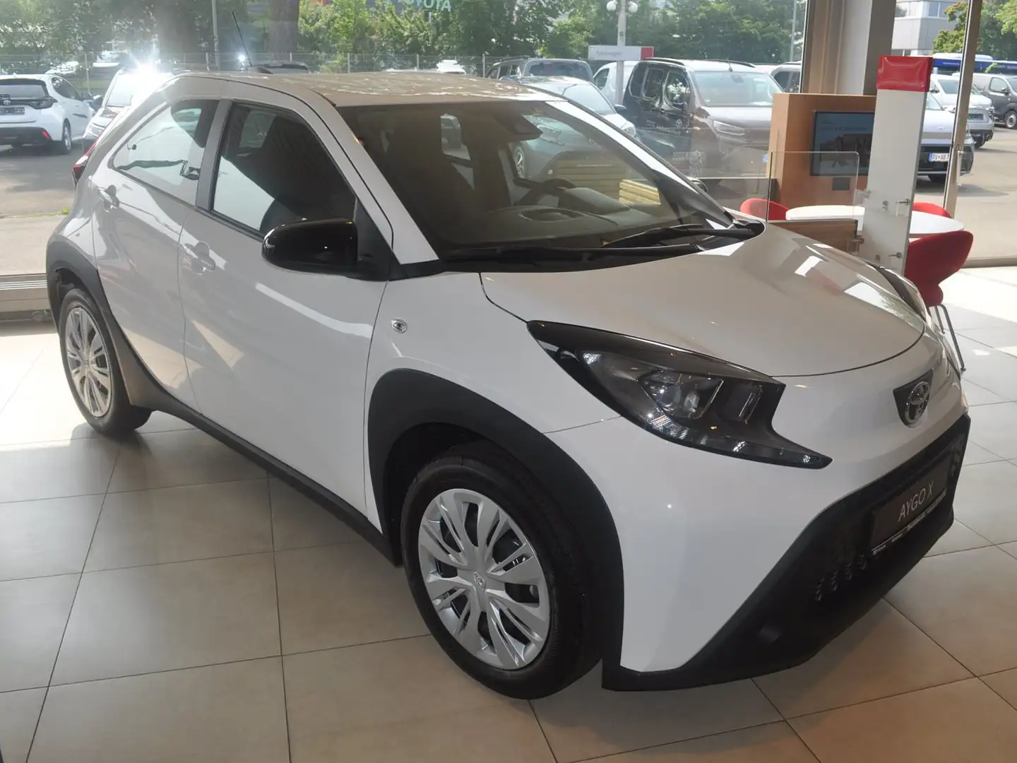 Toyota Aygo X Business Edition Blanco - 2