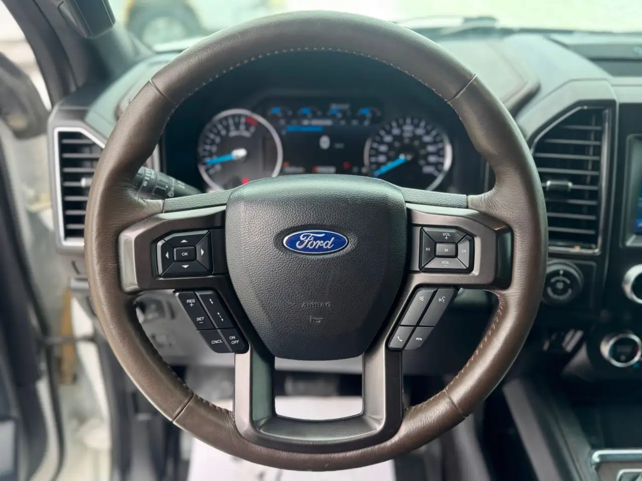 Ford Expedition снимка Ford Expedition