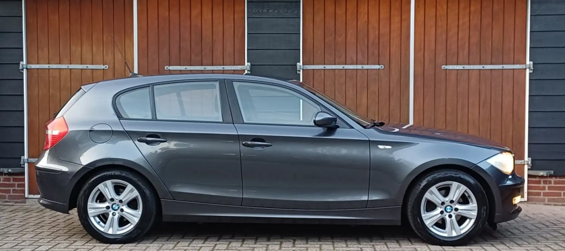 BMW 116 1-serie 116i Business Line, Airco, Nette auto, 5 d Grijs - 2