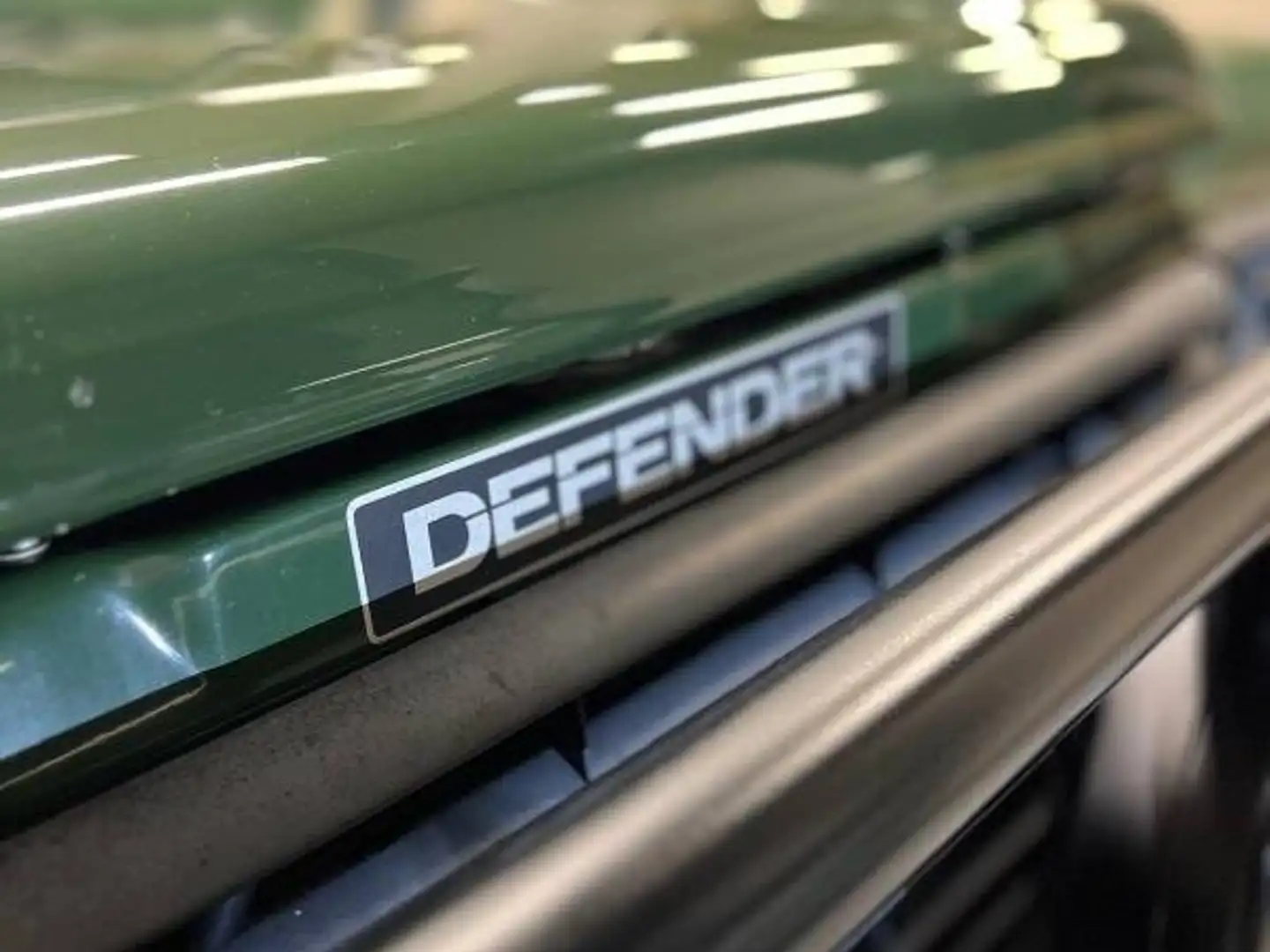 Land Rover Defender 2.5 td5 County SW Groen - 1