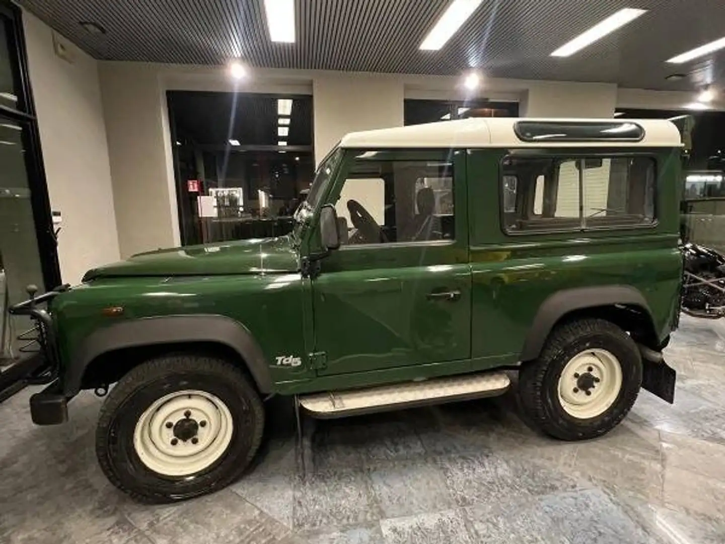 Land Rover Defender 2.5 td5 County SW Groen - 2