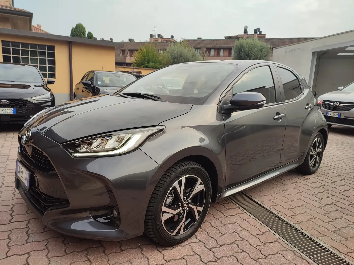 Toyota Yaris Yaris 1.5h Trend 115 cv Formula Guida Sicuro !!!! Grigio - 1