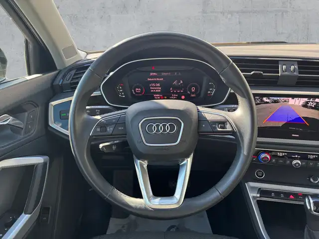 Audi Q3 view 10