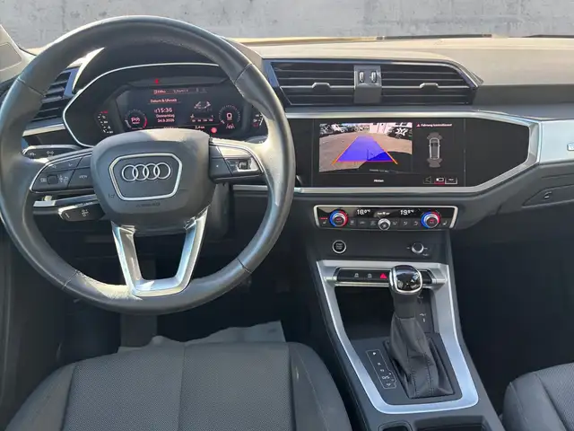 Audi Q3 view 9