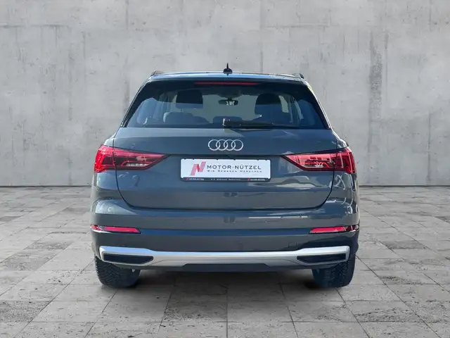 Audi Q3 view 5