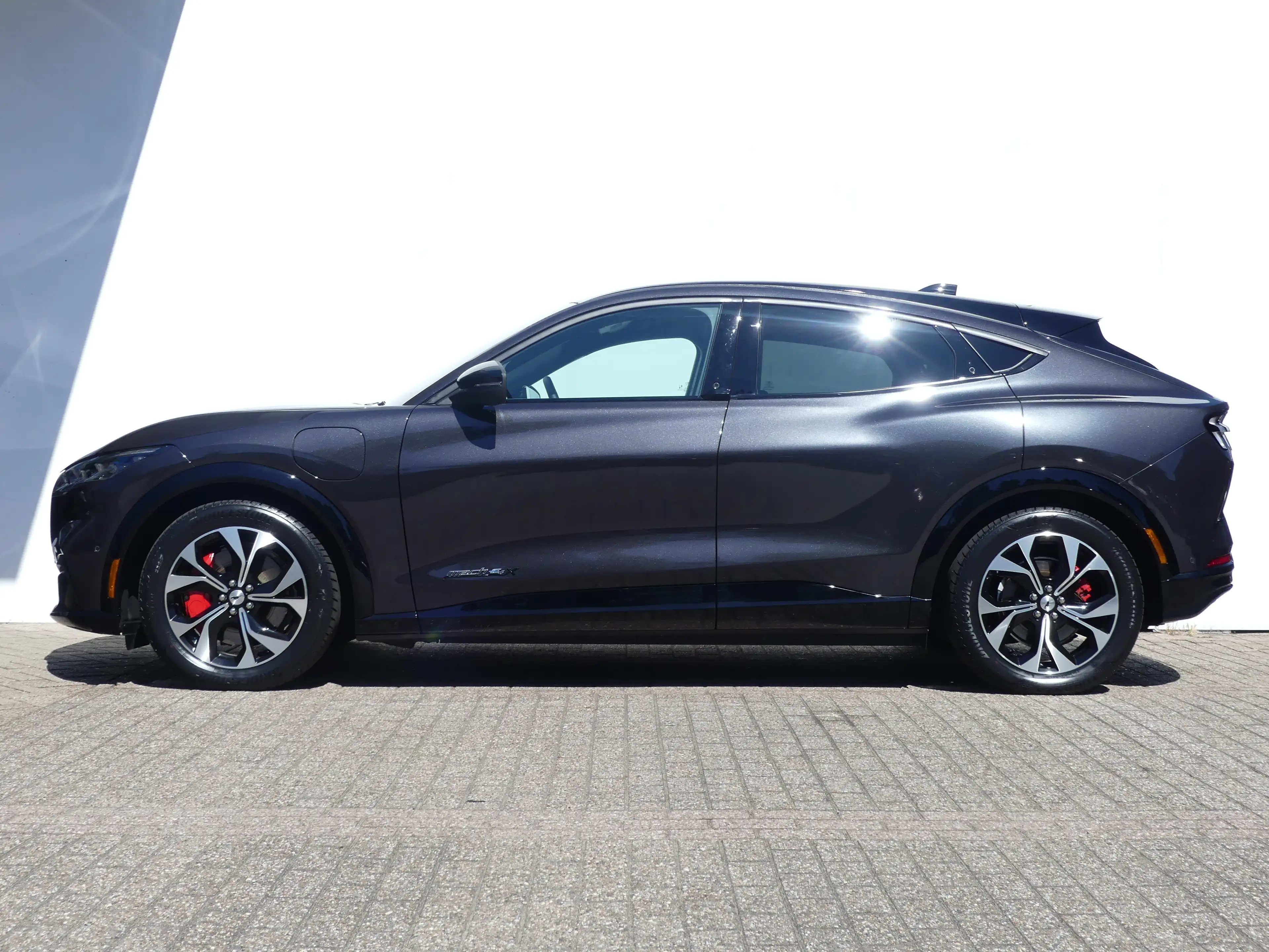Ford Mustang Mach-E Extended Premium AWD 98 kWh | PANORAMADAK | ADAPTI — photo 2