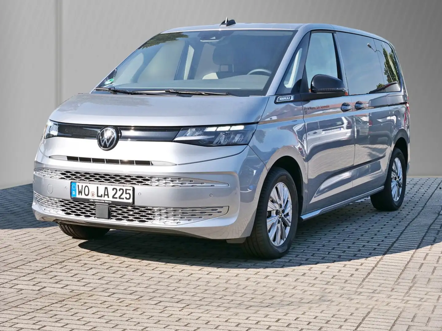Volkswagen LT Multivan 2,0l TDI DSG Radstand: 3124mm 110 kW /... Blau - 2