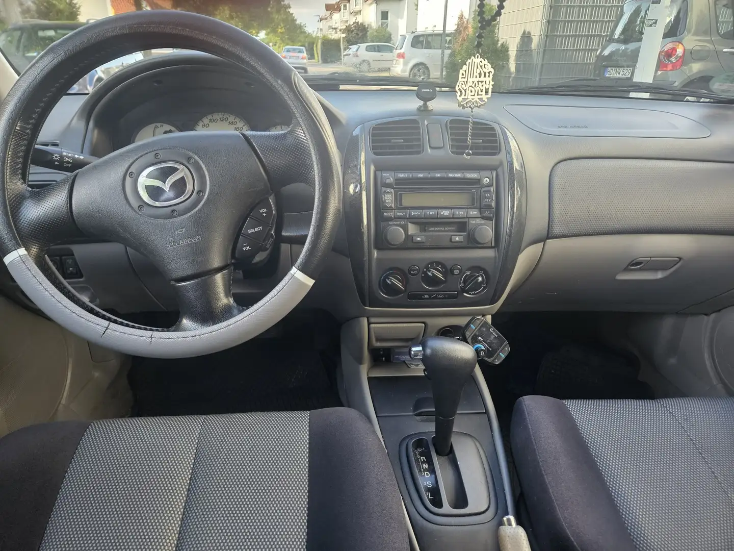 Mazda 323 Mazda 323F Sporty – EZ 12/2002.  TÜV neu - 2