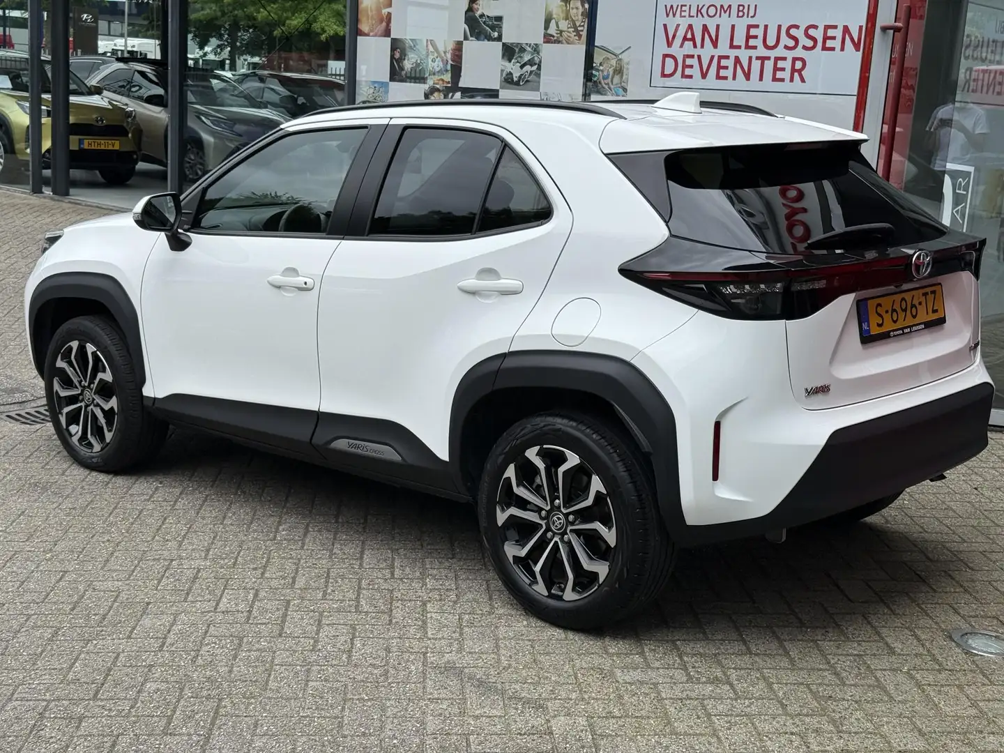 Toyota Yaris Cross 1.5 Hybrid Dynamic NL-AUTO CLIMA LM NAVI APPLE/AND Wit - 2