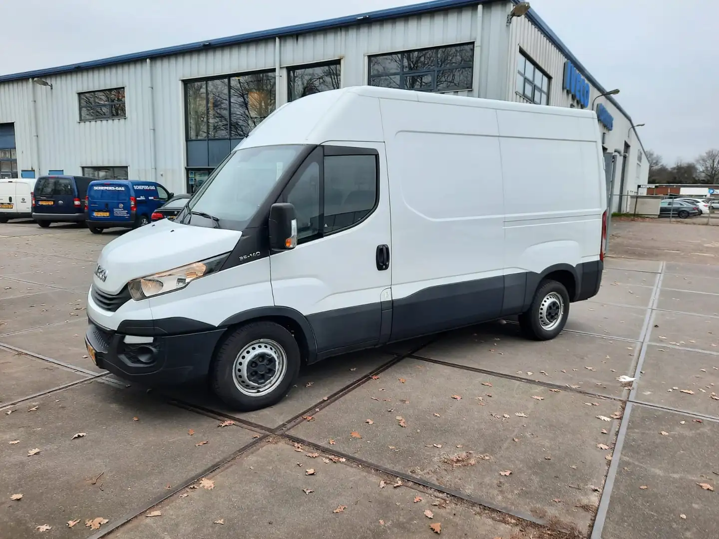 Iveco Daily 35S14V 2.3 352 H2 Trekhaak 3.500 kg Wit - 1