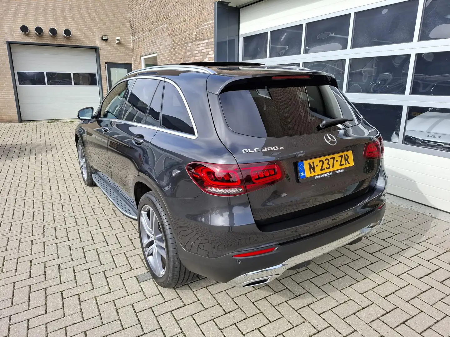 Mercedes-Benz GLC 300 300e 4MATIC 53 AMG Gris - 2
