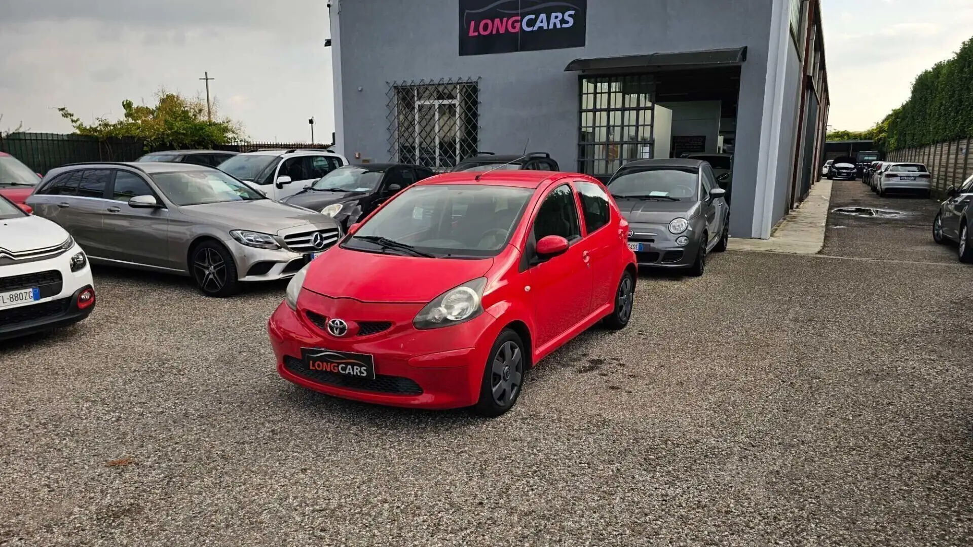 Toyota Aygo 1.0 VVT-i 5 porte Sol Neopatentati Rojo - 2