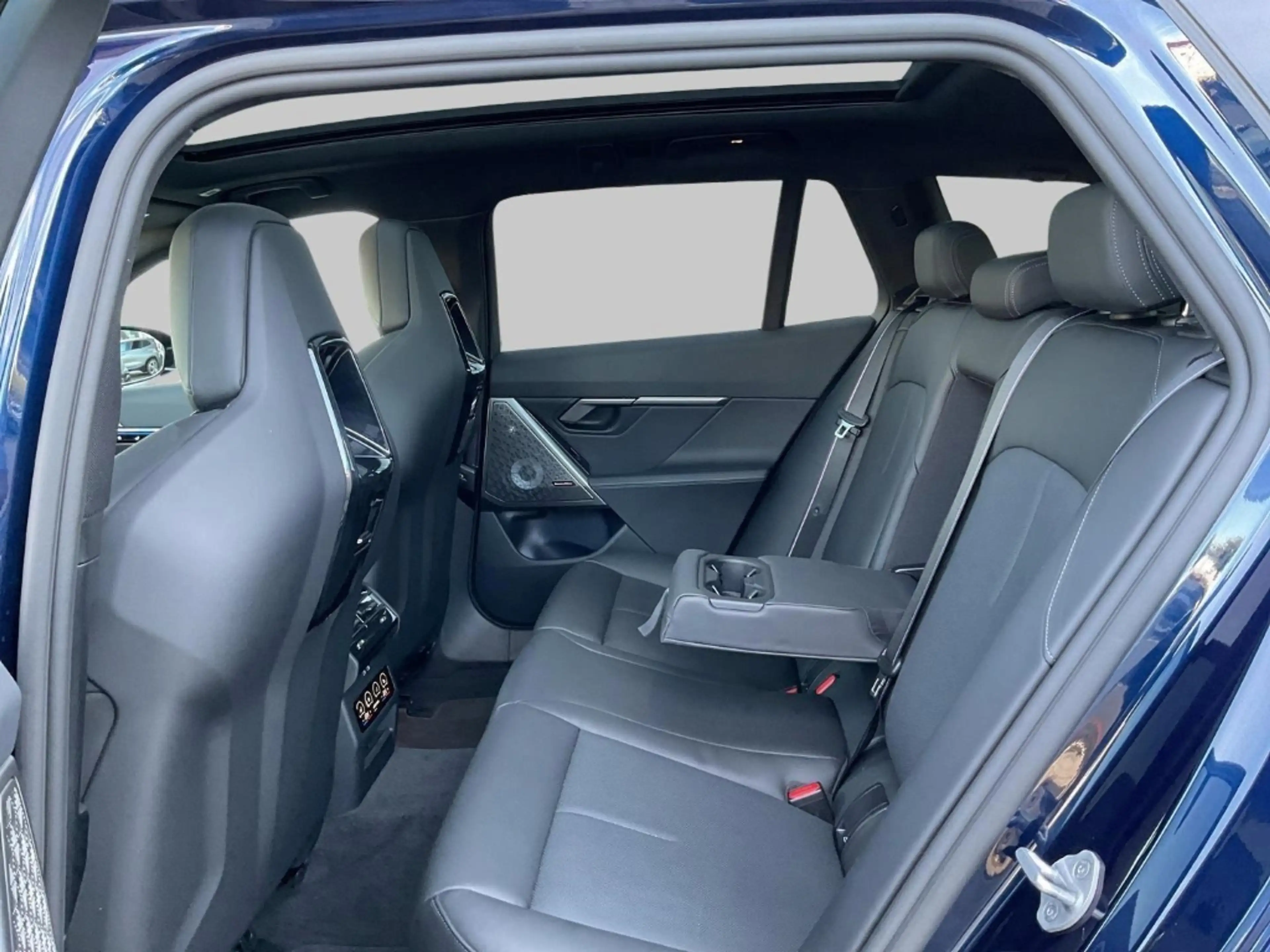 BMW i5 M60 xDrive Touring M Sportpaket Pro AHK Inno+Trave — photo 8