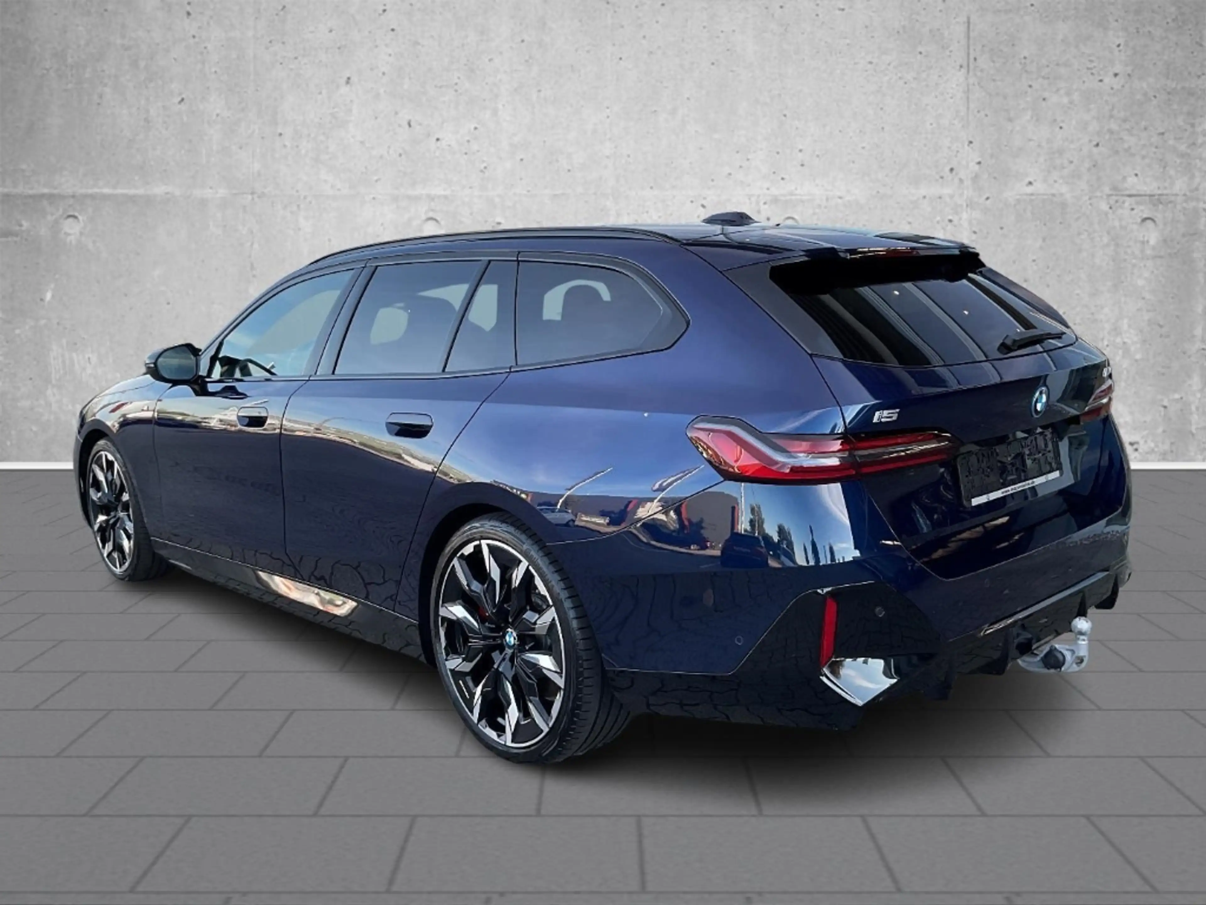 BMW i5 M60 xDrive Touring M Sportpaket Pro AHK Inno+Trave — photo 5