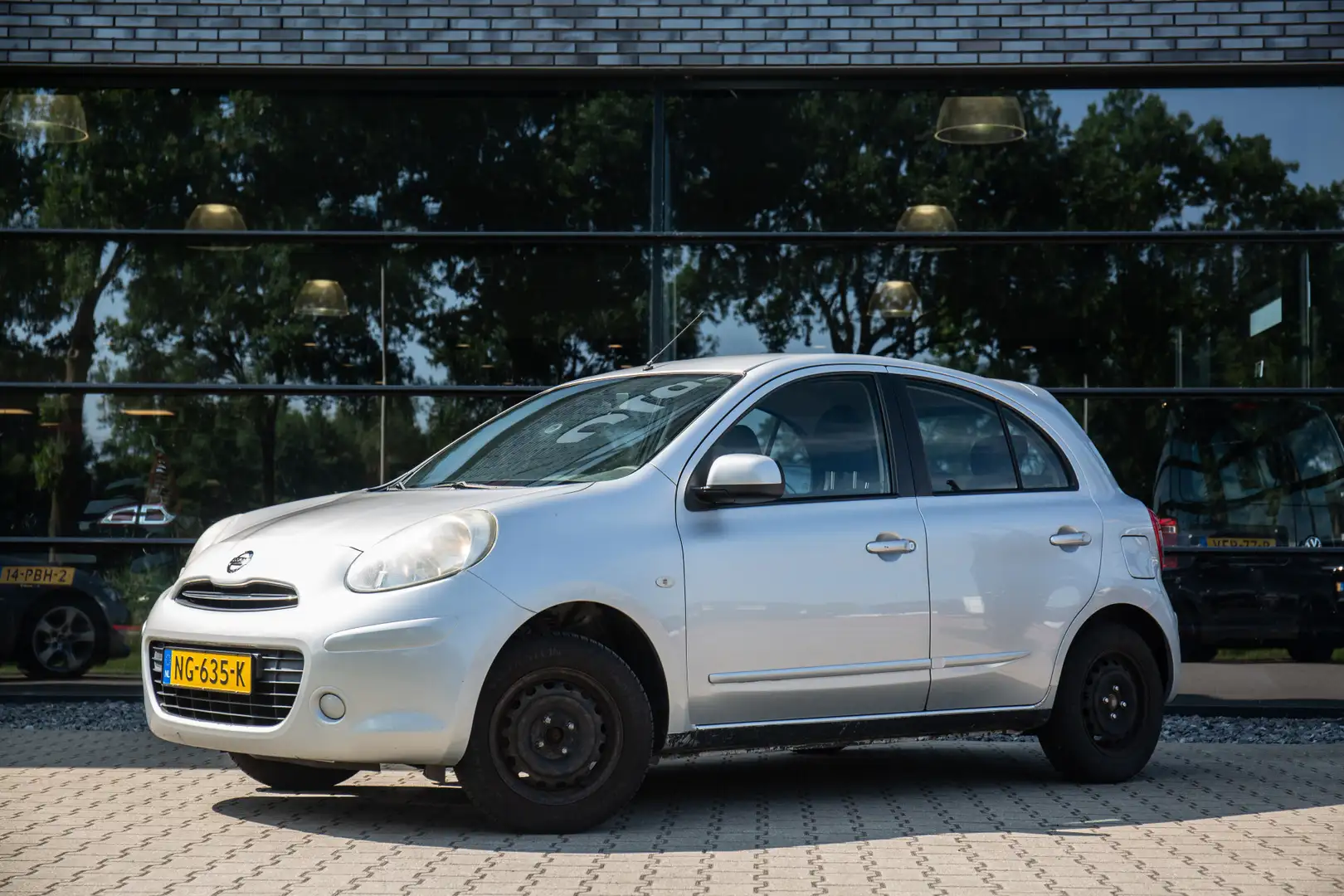 Nissan Micra 1.2 Acenta Grijs - 2