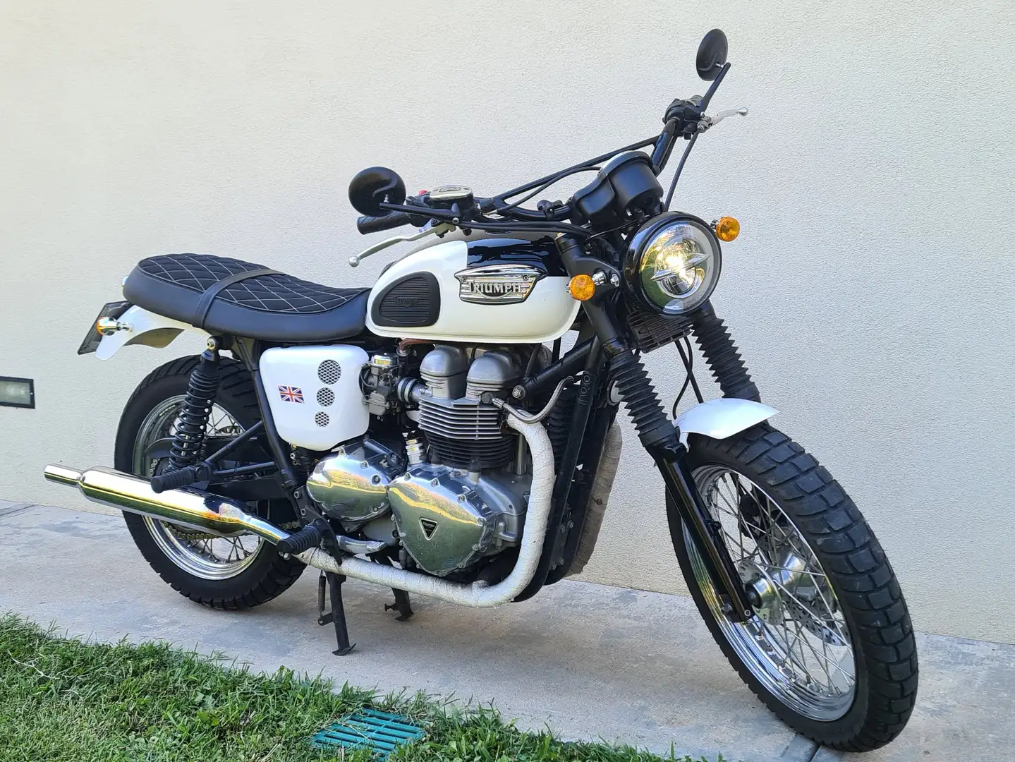 Triumph Bonneville T100 - 1