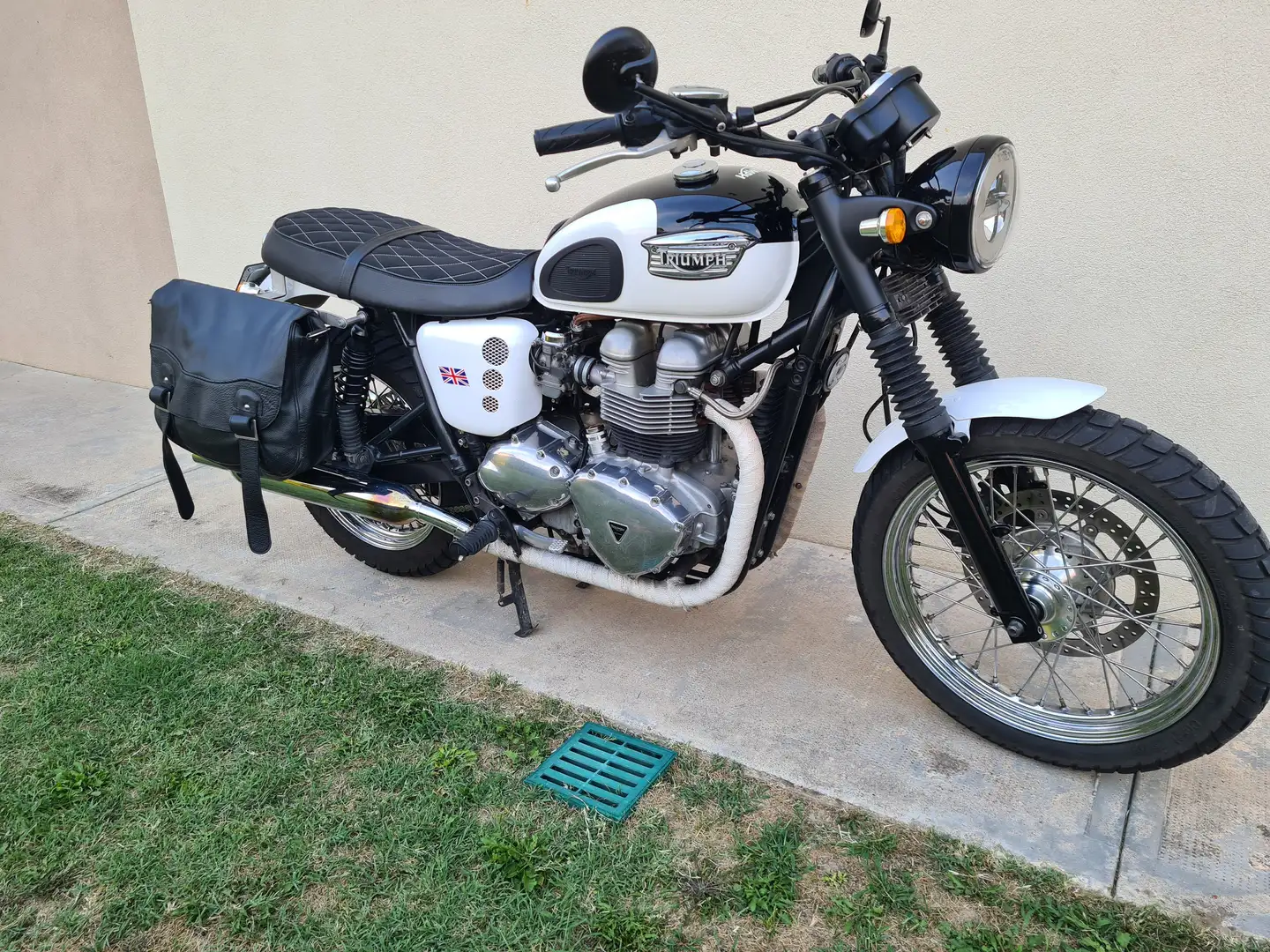 Triumph Bonneville T100 - 2