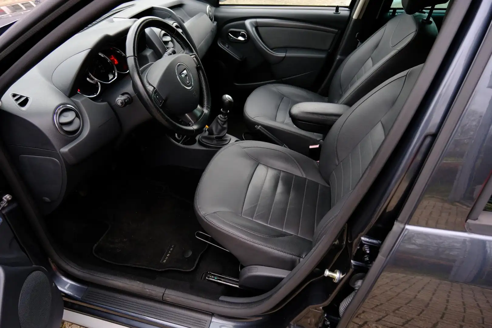 Dacia Duster 1.2 TCe 4x4 Prestige Navi|Leder|Airco|LMV Grau - 2