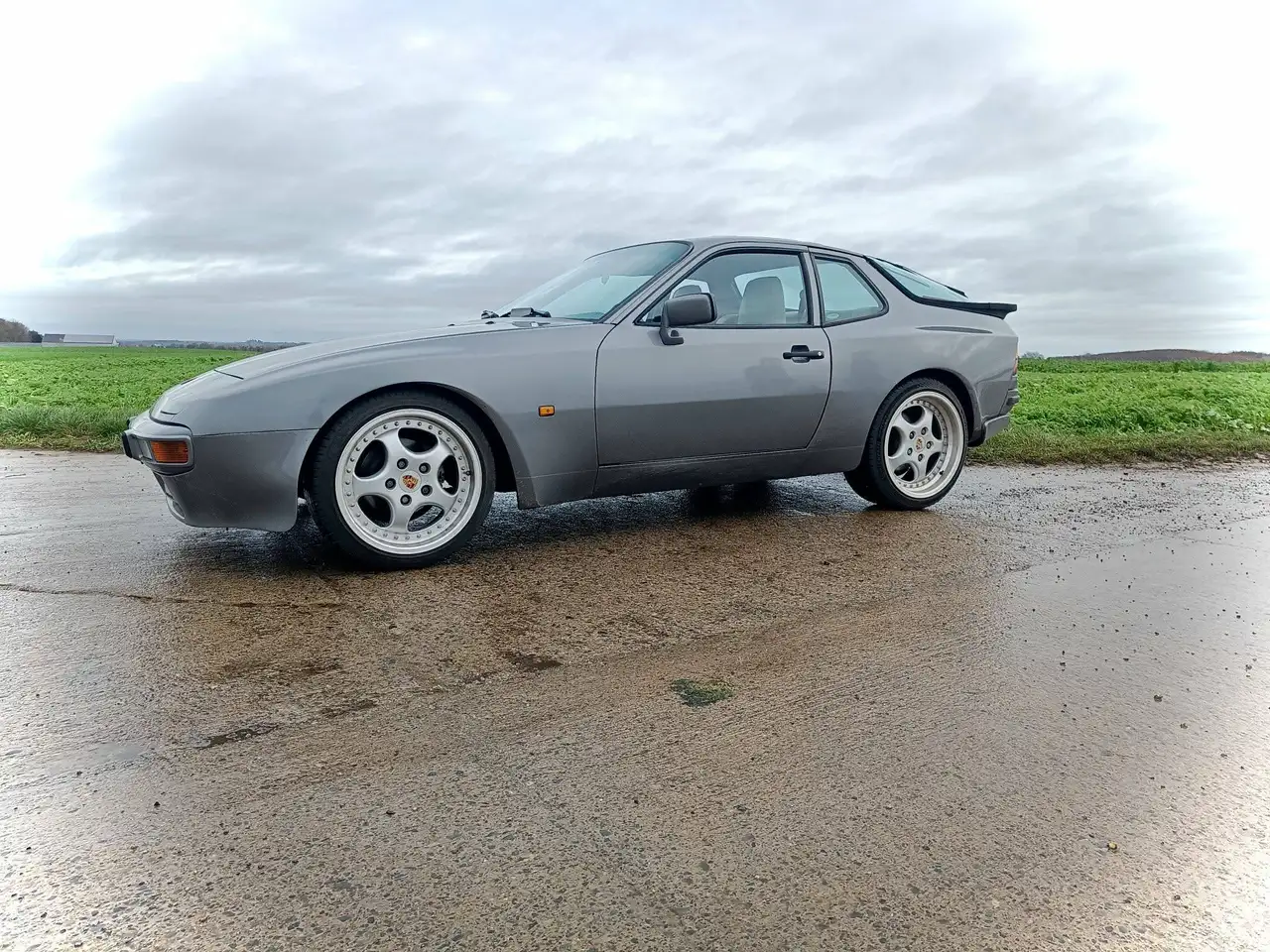 Porsche 944