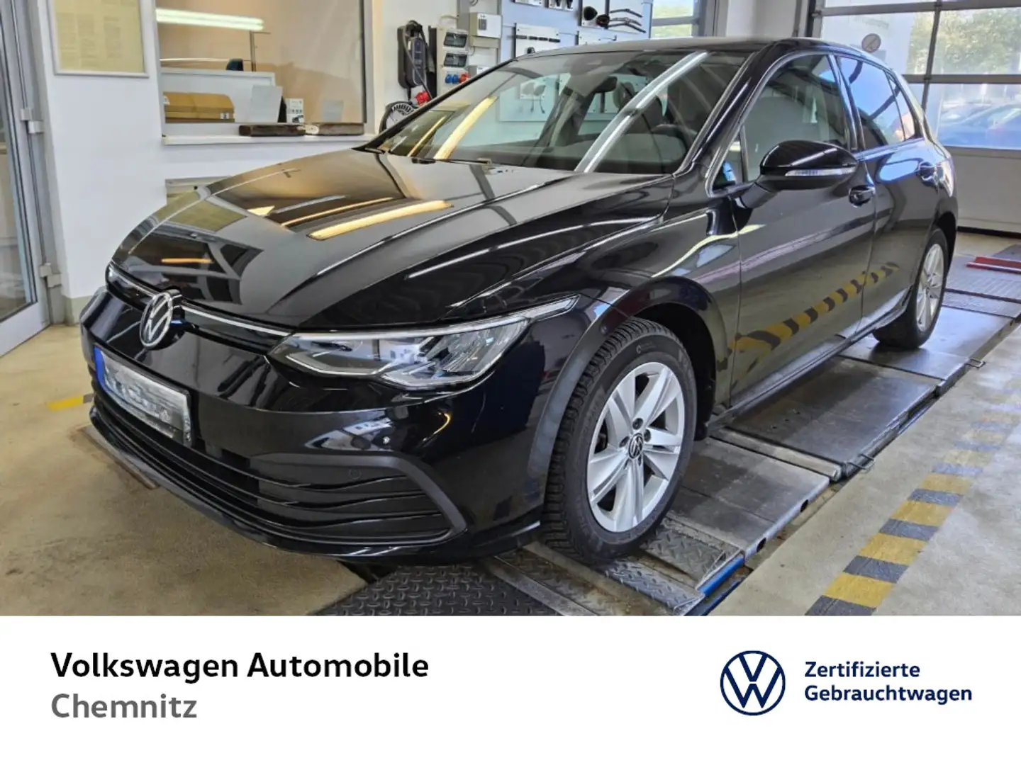 Volkswagen Golf VIII 1.5 eTSI Life ACC LED CarPlay Schwarz - 1