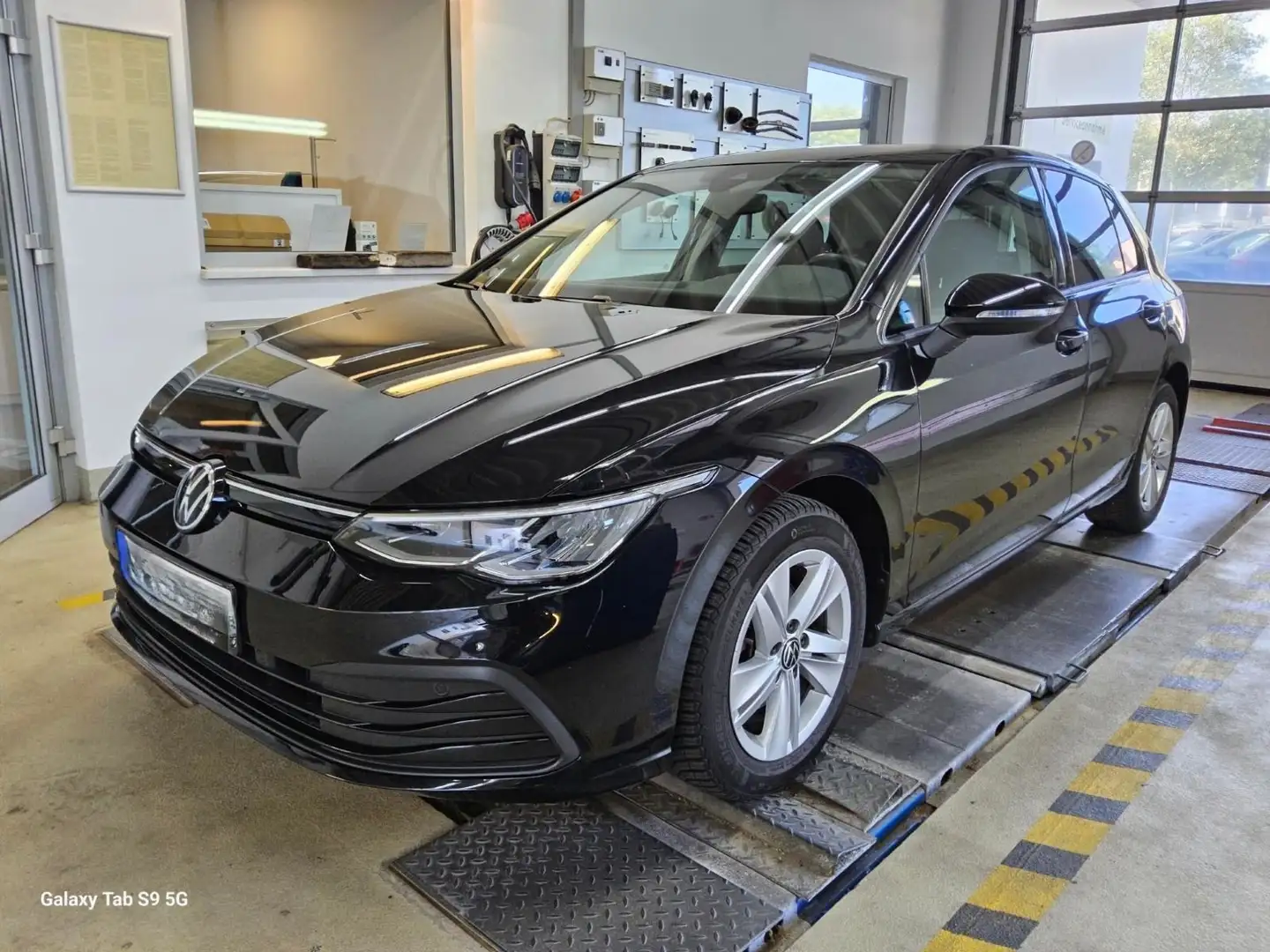 Volkswagen Golf VIII 1.5 eTSI Life ACC LED CarPlay Schwarz - 2