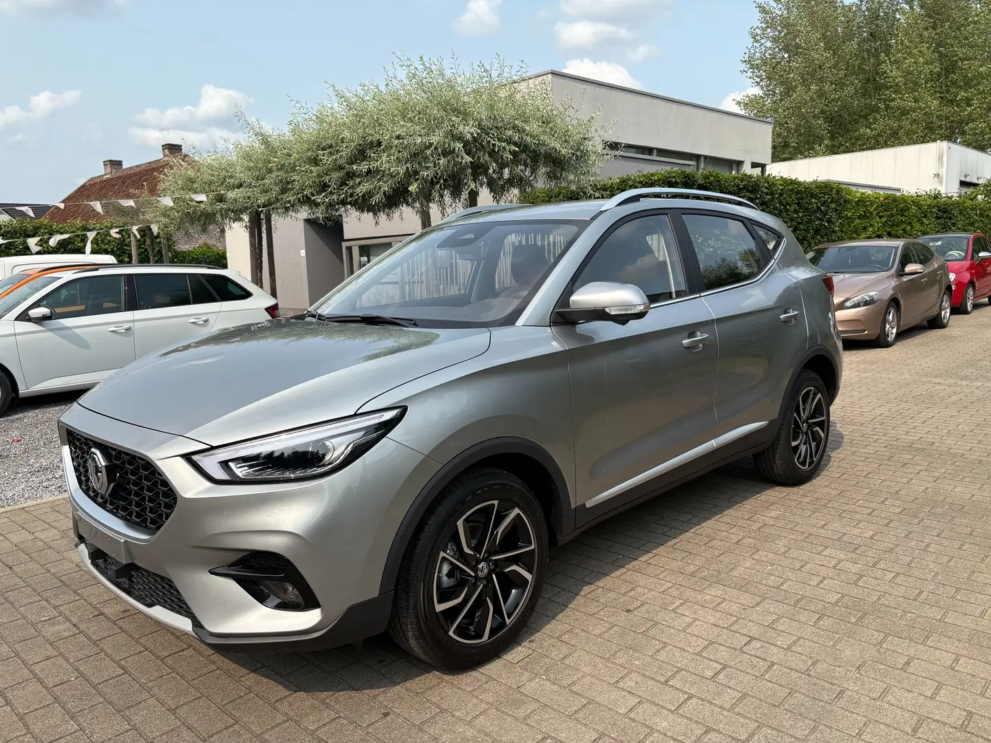 MG ZS 1.5 Luxury met vele opties Zilver - 1