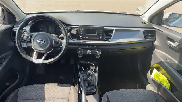 Kia Rio view 11