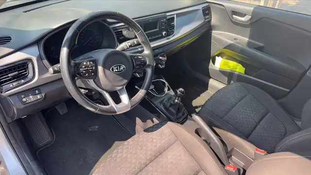 Kia Rio view 8