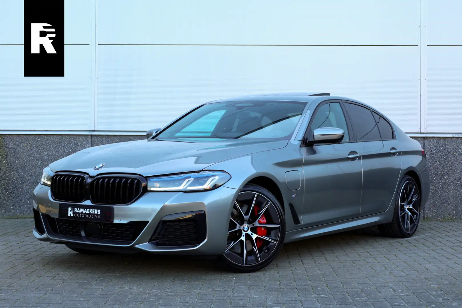 BMW 545 5-serie 545e xDrive Individual Soft Close / M-zete Gris - 1