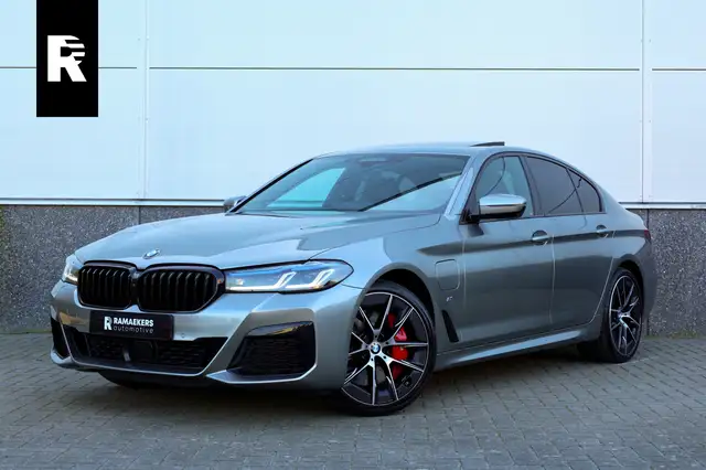 BMW 545 5-serie 545e xDrive Individual Soft Close / M-zete