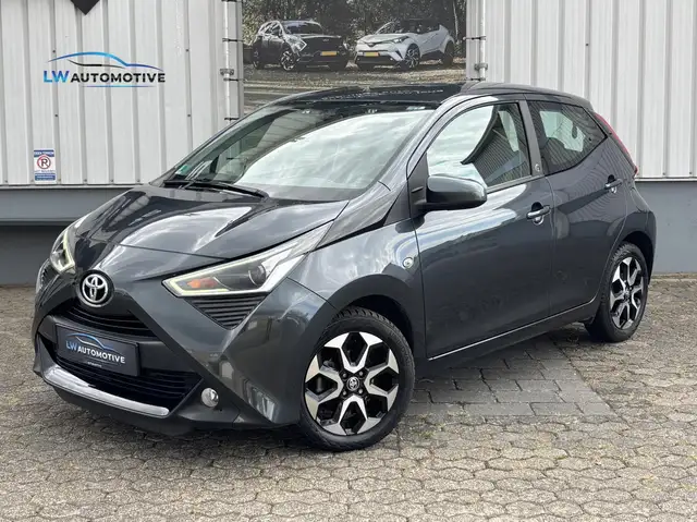 Toyota Aygo 1.0 VVT-i x-play | 15'' velgen | Camera | Carplay
