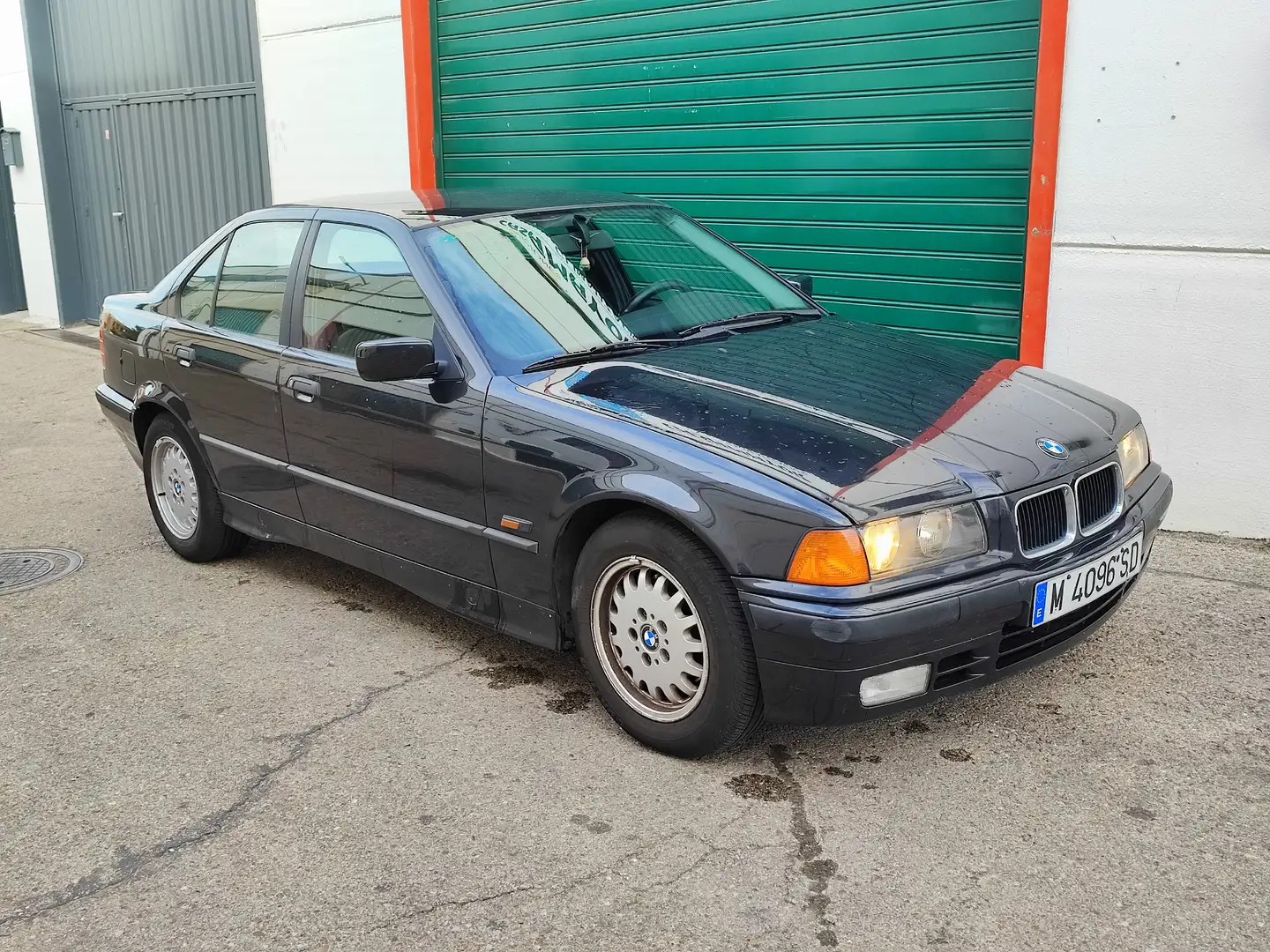 BMW 318 tds Чорний - 1