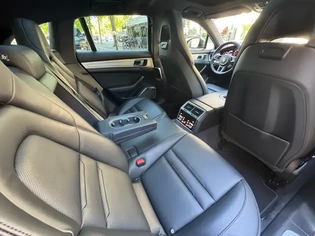 Porsche Panamera view 25