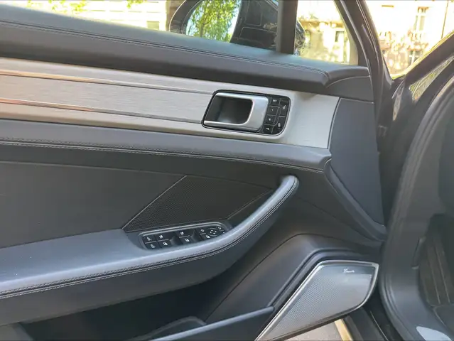 Porsche Panamera view 10