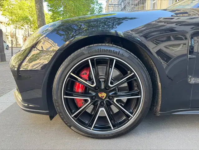 Porsche Panamera view 9