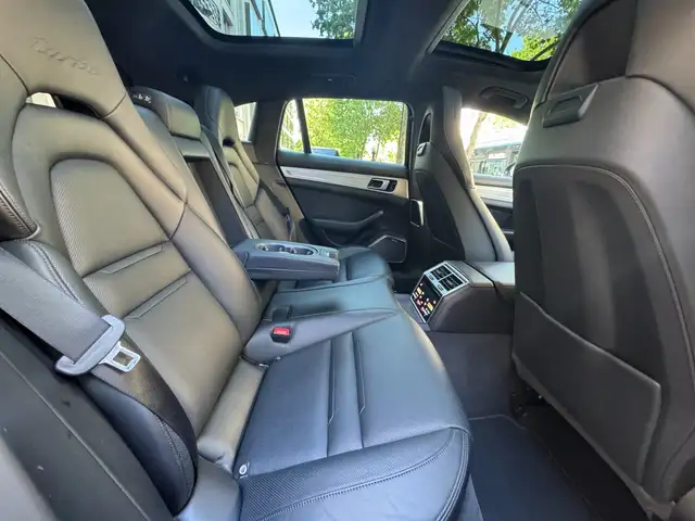 Porsche Panamera view 26