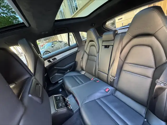 Porsche Panamera view 22