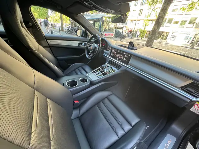 Porsche Panamera view 28