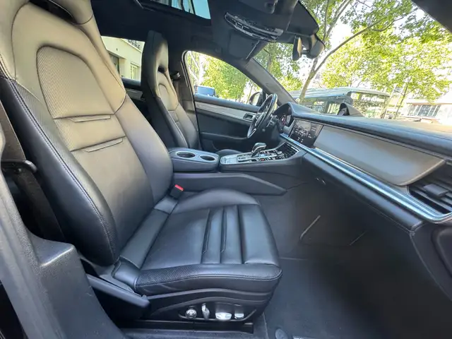 Porsche Panamera view 29