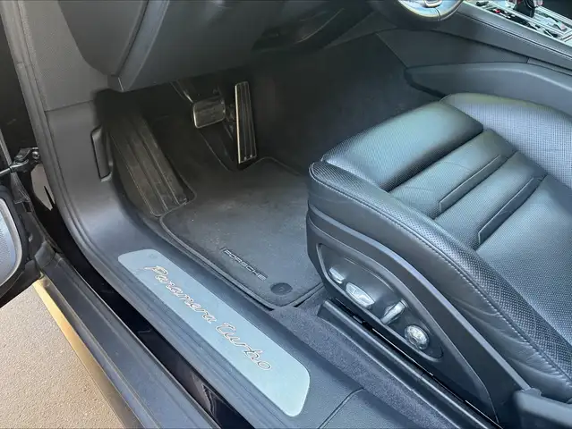 Porsche Panamera view 11